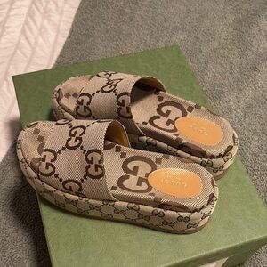 Gucci Cream and Brown Slippers with Iconic Design